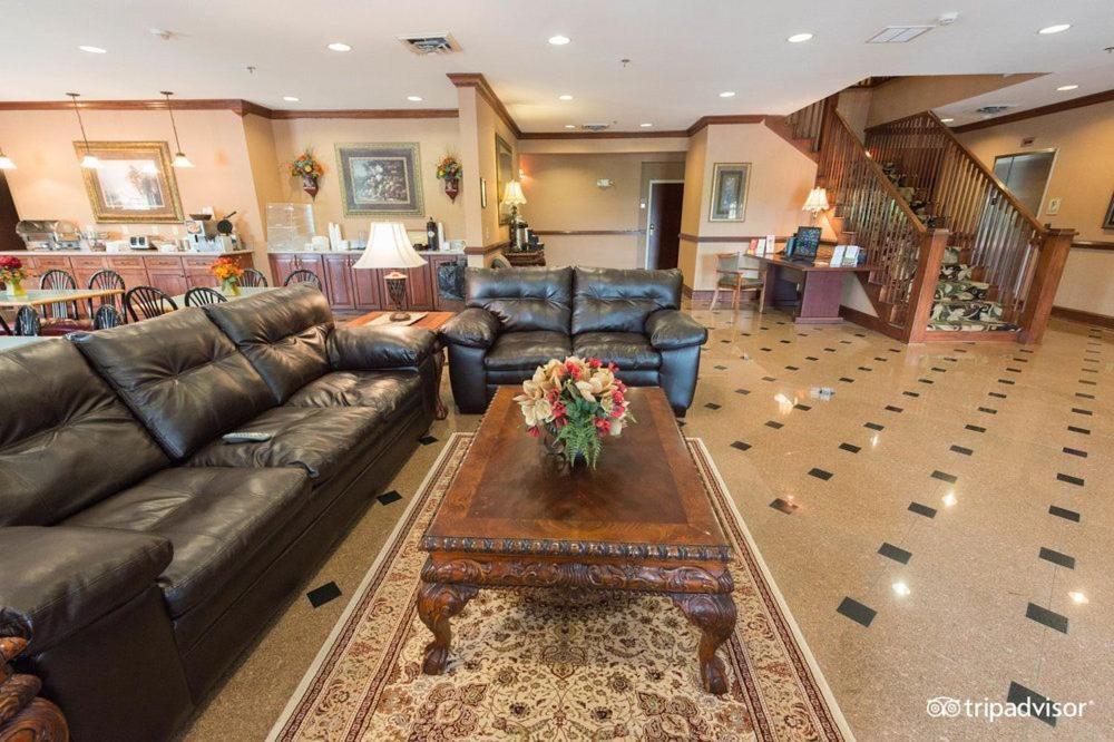 Mountain Inn & Suites فلات روك المظهر الخارجي الصورة